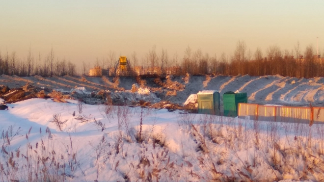 Жители Красносельского района просят провести проверку по факту складирования грунта