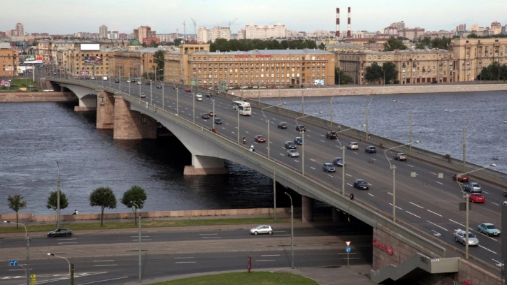 Нынешней ночью произведут техразводку моста Александра Невского