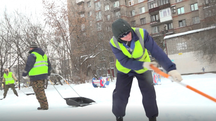 Дорожные службы Петербурга вывезли за сутки 73 тысяч кубометров снега Дорожные службы Петербурга вывезли за сутки 73 тысяч кубометров снега