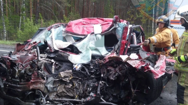На Мурманском шоссе в тройном ДТП погиб водитель легковушки