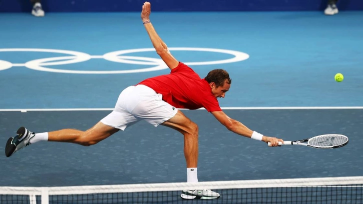 Медведев проиграл в четвертьфинале теннисного турнира на Олимпиаде