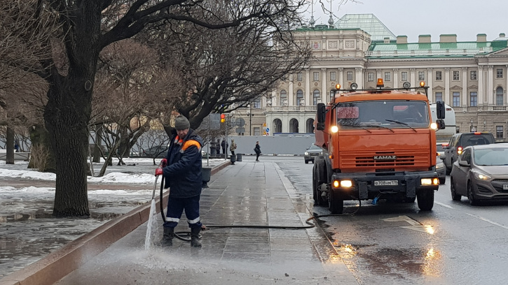 Смольный спросит у петербуржцев, нужно ли использовать реагенты зимой Смольный спросит у петербуржцев, нужно ли использовать реагенты зимой