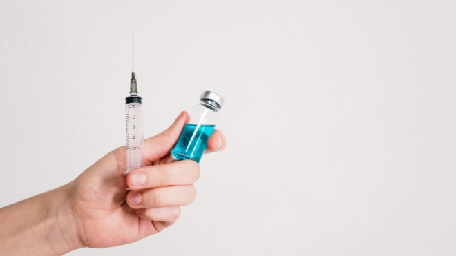 Комздрав Петербурга прокомментировал информацию об отказе вакцинировать людей с ВИЧ