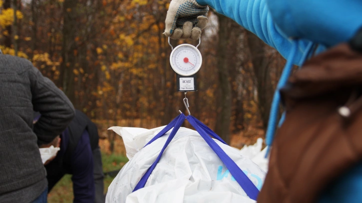 Петербуржцы собрали более трех тонн мусора с берега Финского залива во время плоггинг-забега 