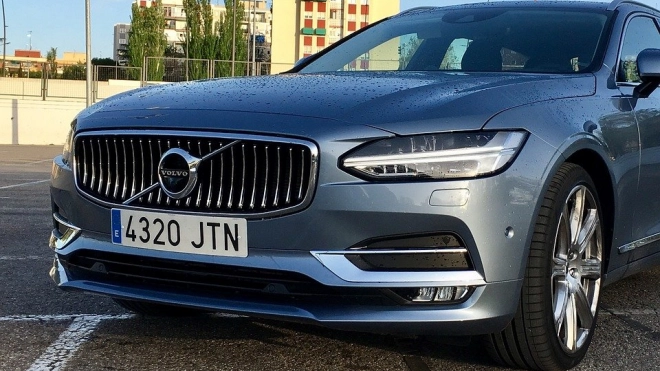 Volvo анонсировала полный переход на выпуск электромобилей