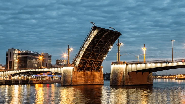В Петербурге на этой неделе разведут 9 мостов 