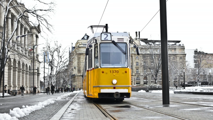Движение трамваев по проспекту Стачек временно ограничат