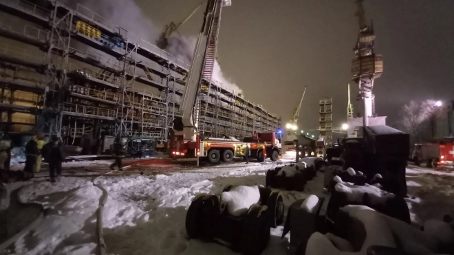 Спасатели закончили тушить пожар на заводе "Северная верфь" только к вечеру 18 декабря