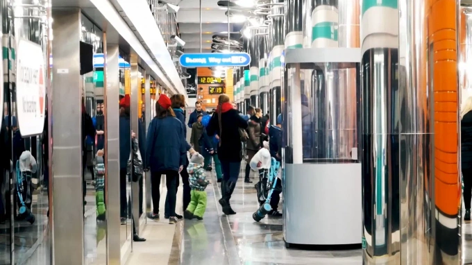 В этом году средняя стоимость поездки на метро для студентов Петербурга составит 15 рублей