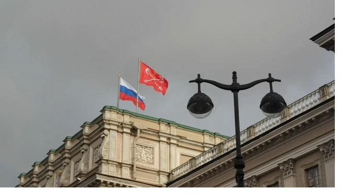 Со здания  Контрольно-счетной палаты в переулке Антоненко украли флаг Санкт-Петербурга