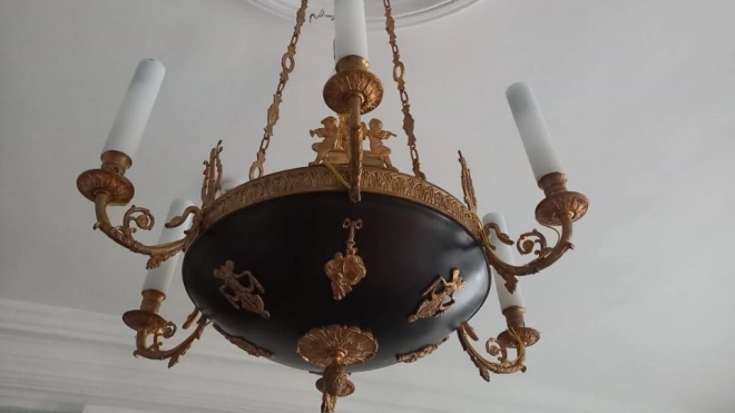 Люстры из Дома-музея Римского-Корсакова в Тихвине вернулись после реставрации