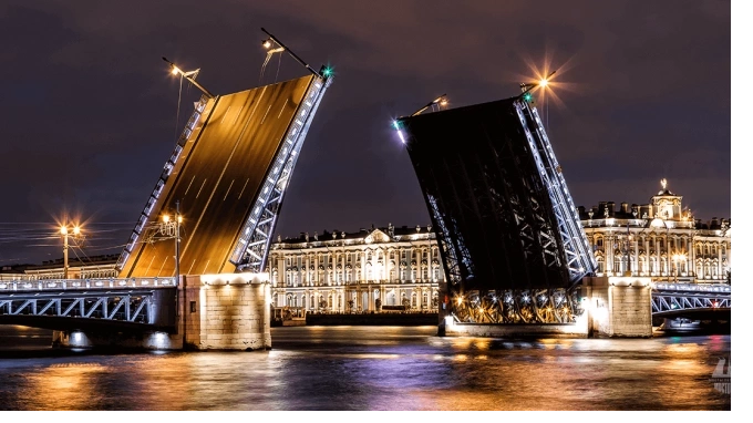 Дворцовый мост развели под композиции всех регионов Северо-Запада России