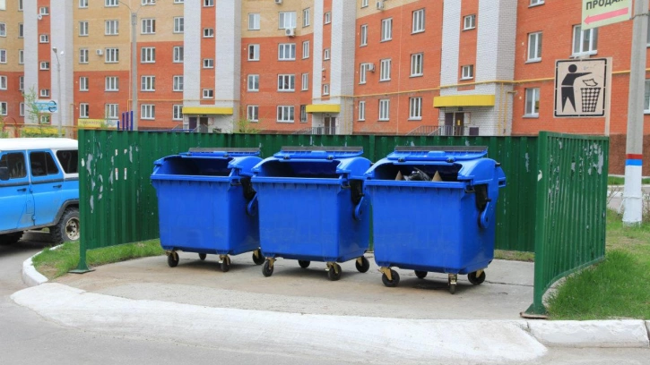 В Петербурге начнут штрафовать за парковку возле мусорных контейнеров