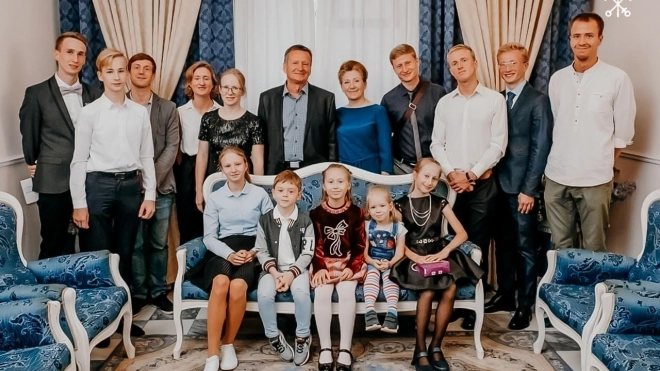 Петербурженка с 13 детьми получила звание "Мать-героиня"