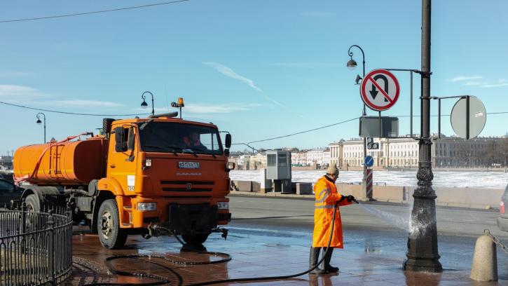 В Петербурге началась генеральная уборка улиц 