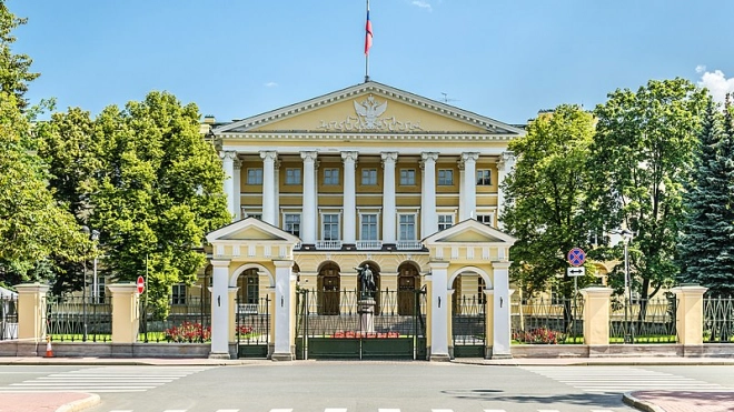 В Смольном в канун Дня народного единства наградили профессионалов за их добросовестный труд