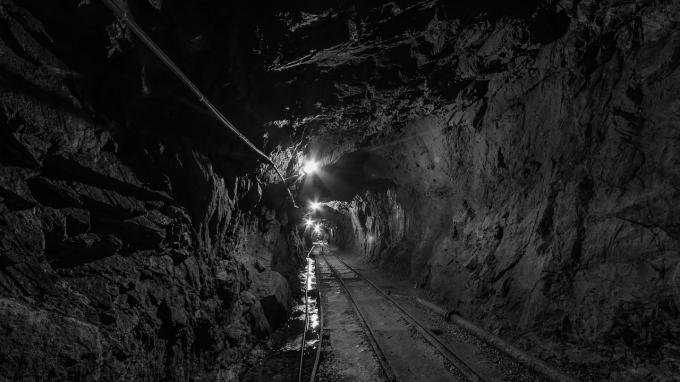 На шахте в Кузбассе из-за землетрясения пострадали два горняка 