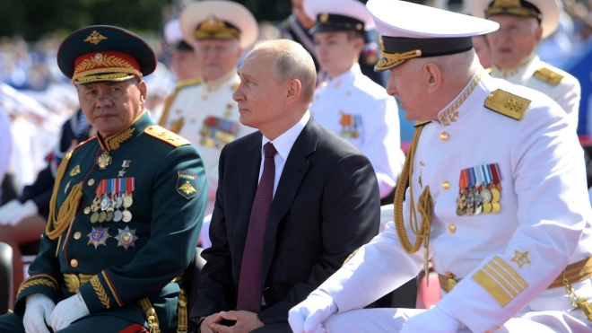 Владимир Путин в День ВМФ посетит парад в Петербурге