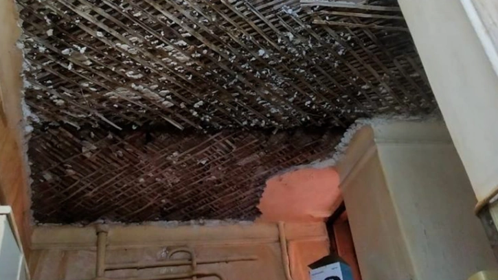 В Петербурге жильцов дома Чубакова эвакуировали после обрушения потолка