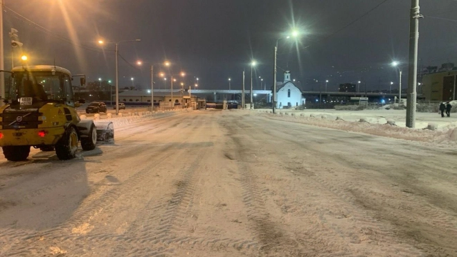 Городские и перехватывающие автостоянки в Петербурге очищены от снега 