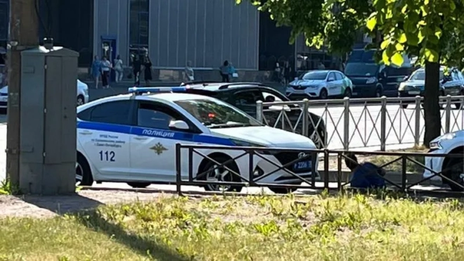 Велосипедист попал под колеса полицейской машины на проспекте Науки