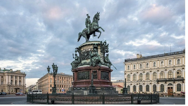 В Петербурге выделено почти 40 млн рублей на продолжение реставрации памятника Николаю I
