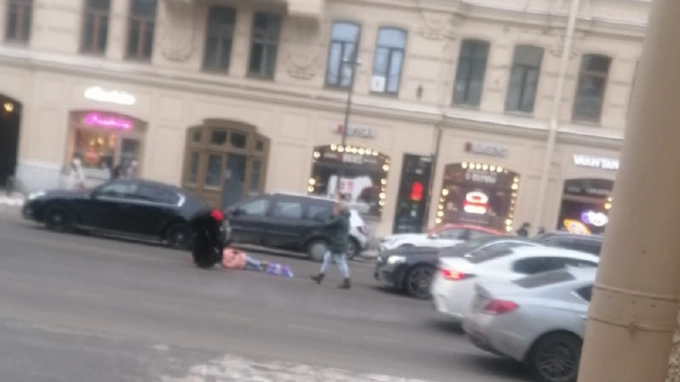 Водитель иномарки сбил пешехода на переходе через Литейный проспект