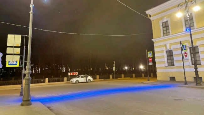 "Ленсвет" запустил подсветку для пешеходного моста в центре Петербурга