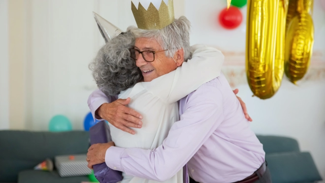 Главы Выборгского района поздравили людей старшего возраста с Днем пожилого человека