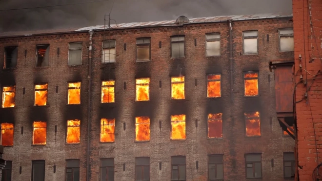 Пострадавших при тушении "Невской мануфактуры" пожарных выписали из реанимации