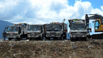 "Невский экологический оператор" объявил конкурсы на вывоз мусора из шести районов 