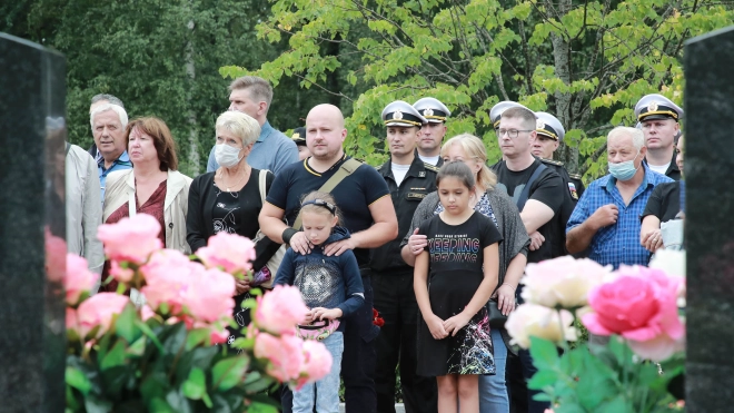 В Петербурге прошла торжественно-траурная церемония в память о погибших подводниках АПРК "Курск" 