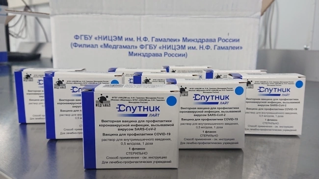 Петербург получил еще одну партию вакцины "Спутник Лайт"