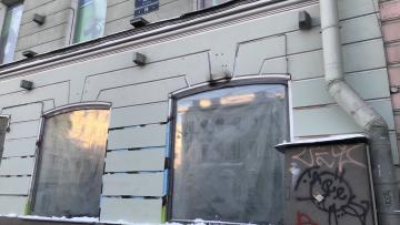 Фасад здания на Невском проспекте не могли привести в порядок около двух месяцев