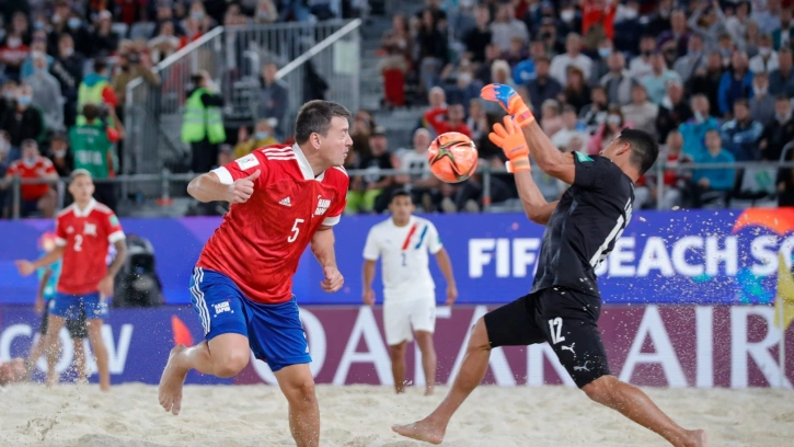 Россия выиграла у Парагвая по пенальти на ЧМ по пляжному футболу