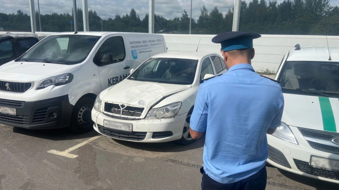 Более 1,7 тыс. автомобилистов в Петербурге лишились прав из-за долгов