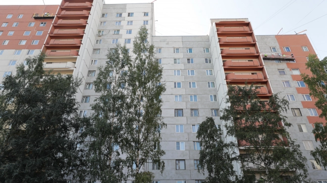 На Ленинском проспекте ремонт фасада дома №95 завершат в октябре этого года