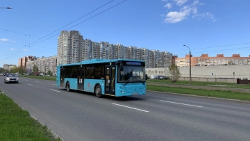 Работу 83 автобусных маршрутов в Петербурге изменили ...