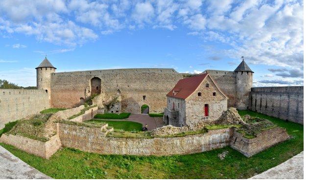 Археологи из Петербурга проведут раскопки культурного слоя 14-17 веков в крепости Ивангорода