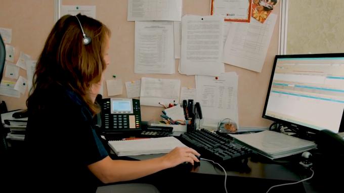 Студентка обучается работе на компьютере под руководством преподавателя назовите вид деятельности