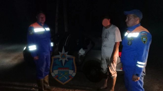 В районе посёлка Солнечное застрял автомобиль с двумя детьми