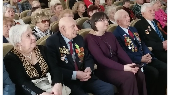 Марафон "Голоса Победы" посетили более 90 ветеранов в Петербурге 