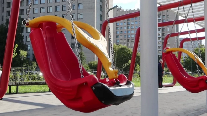 В Петербурге отремонтируют 700 детских площадок к маю