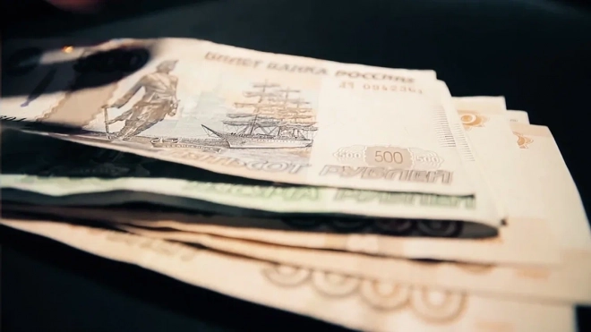 Средняя зарплата петербуржцев снижается второй месяц подряд