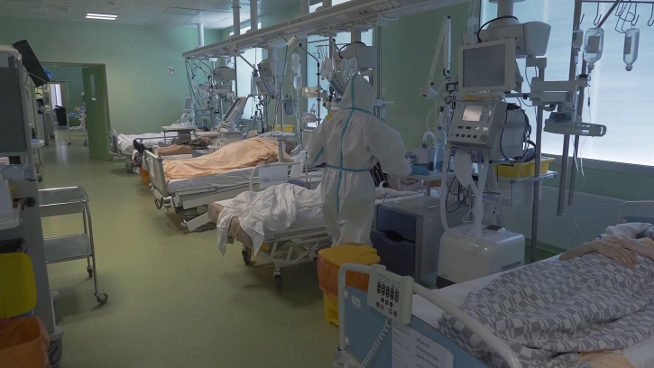 В стационарах Петербурга находятся более 6,5 тыс больных с коронавирусом и пневмонией 