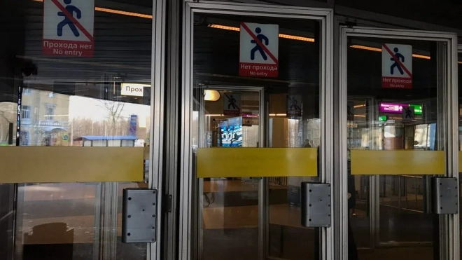 Вестибюль станции метро "Сенная площадь" закрыли до понедельника