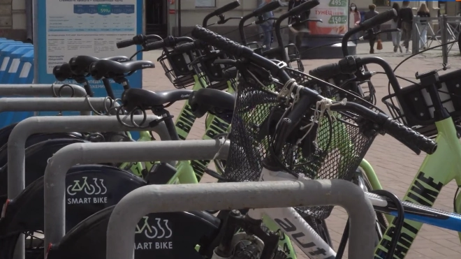 У пяти станций метро в Калининском районе начали работу перехватывающие велопарковки