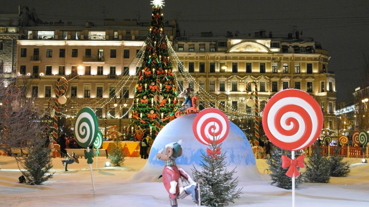 Уникальная ледовая площадка откроется 25 декабря на Конюшенной площади 