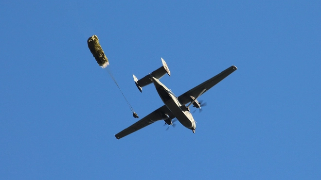 СК проводит проверку после неудачного прыжка мужчины с парашютом в Ленобласти