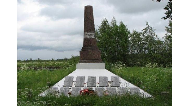 У братских могил в Петербурге обнаружили свалку